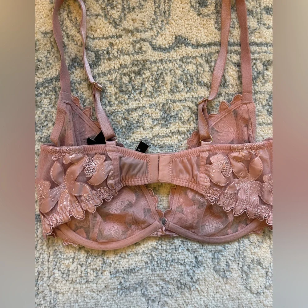 Victoria’s Secret Floral Unlined Deep Plunge Underwire Bra Pale Pink size 34 DD - Picture 11 of 12